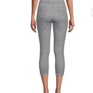 EUC Time and Tru Women's High Rise Pull On Capri Jeggings, 23" Inseam size 22